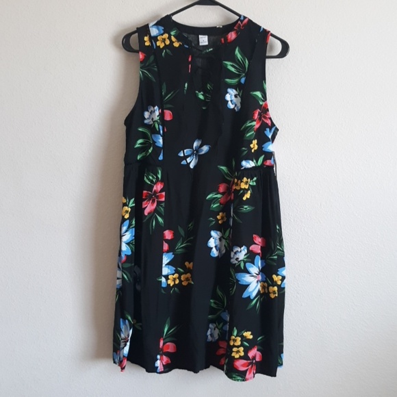 Old Navy Dresses & Skirts - Old Navy Hawaiian floral dress